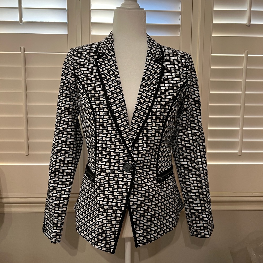 Black & White jacket by Laundry size 6